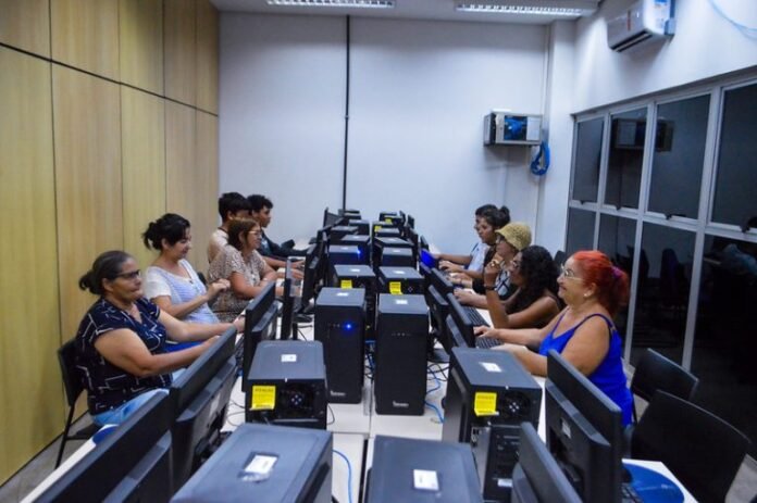 Aulas-de-informatica-no-Ceu-das-Artes-do-Recanto-768x511