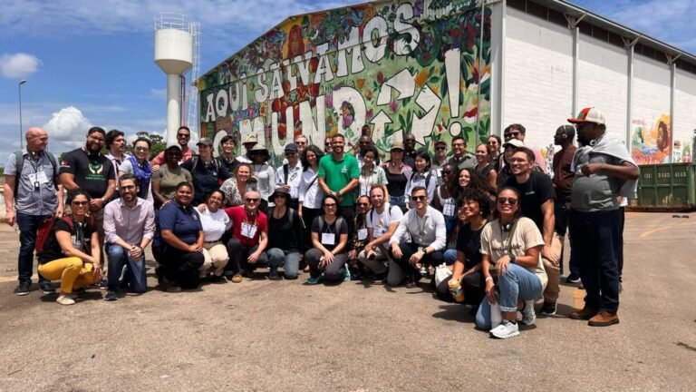 Delegação internacional faz visita técnica sobre trabalho em reciclagem feito pela Central de Cooperativas do DF