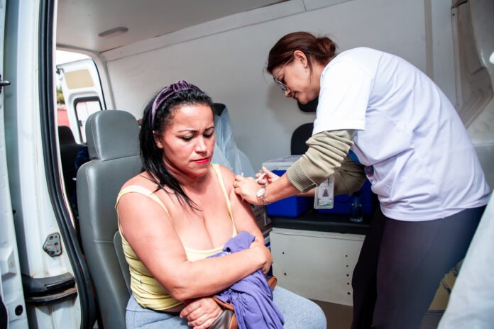 17.5. Carro da Vacina. Foto Ualisson Noronha Agência Saúde Eliene da Silva, 40 anos, diarista - Foto_ Ualisson Noronha -5900