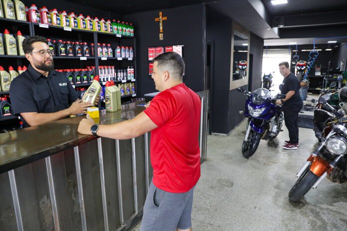 Dentro 1, Lucas Ferreira