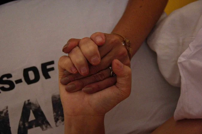 1_fernando_de_freitas__e_sua_esposa__janaina_de_freitas_de_maos_dadas-54990852