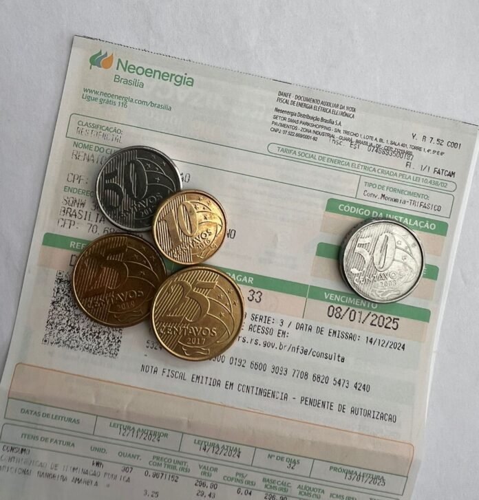 2.7. Redução na conta de luz. Foto Divulgação Neoenergia