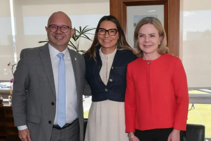 1_olavo--janja-e-gleisi-63680976