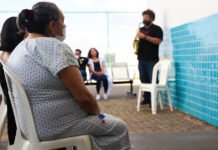 Apresentação musical transforma rotina de pacientes na UPA do Paranoá