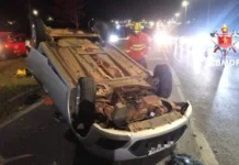 Motorista fica ferido após capotar carro na EPIA Sul