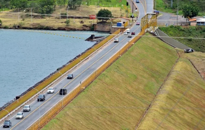 Foto-cia-que-da-acesso-a-barragem-do-paranoa-2
