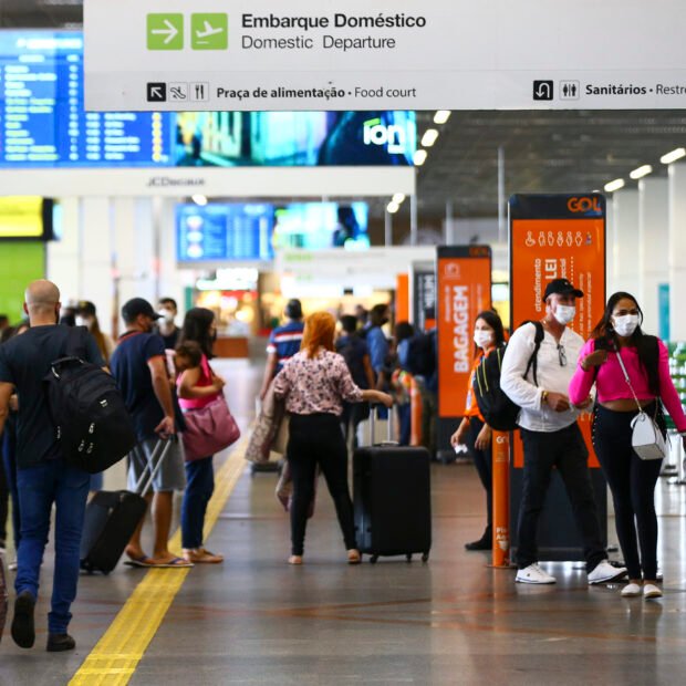 Movimentação de passageiros no Aeroporto Internacional de Brasília.