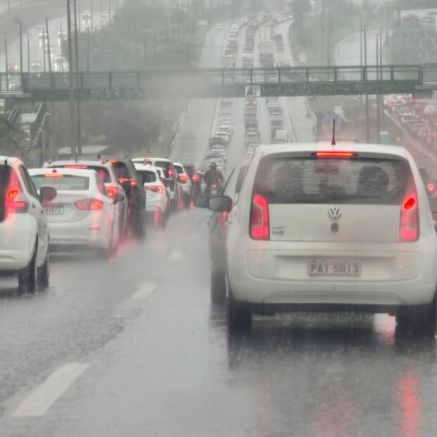 transito-eptg-chuva-620x620