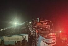 Ônibus bate em parada e deixa dois passageiros feridos na EPIA Norte